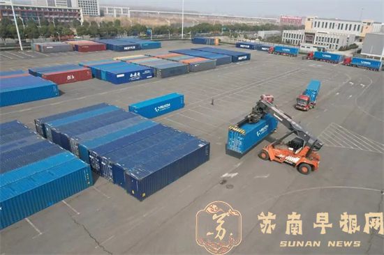 建立南京新开放型经济枢纽！“中欧班列+保税”进口模式落地1.jpg