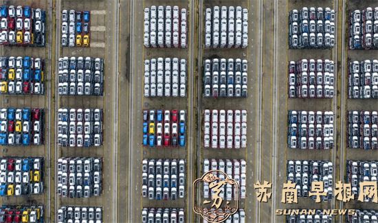 12.47万辆，同比增长33.5%！！国产汽车苏州码头排队“出海”2.jpg