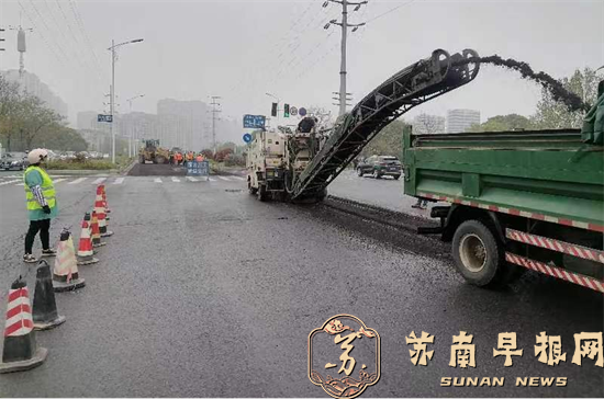 句容城管：路域整治齐发力 道路环境焕新颜