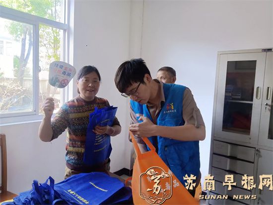 江苏句容槐道村开展禁毒、反邪教、防诈骗宣传活动