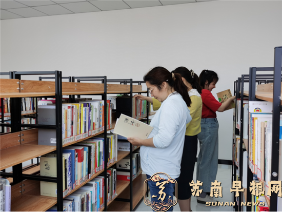 20240522助力书香机关 句容市图书馆新建农业农村局分馆416.png