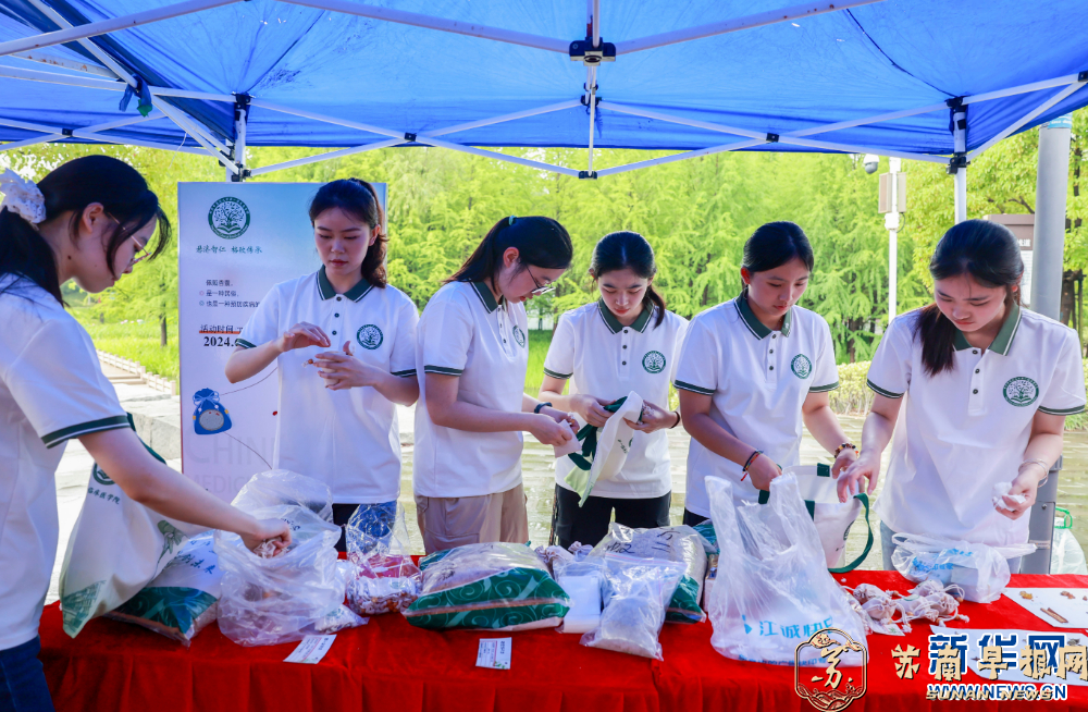 大学生暑期&ldquo;三下乡&rdquo; 普及中医药知识