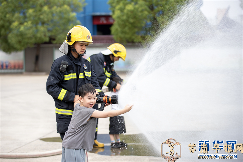 江苏兴化：消防夏令营 快乐过暑期