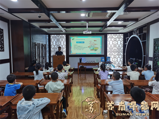 句容市图书馆举办《水母花园》科普研学活动