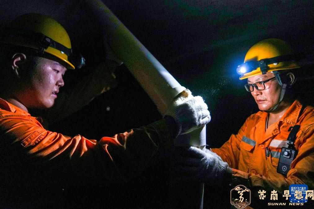 江苏南京：三伏天里铁路检修忙