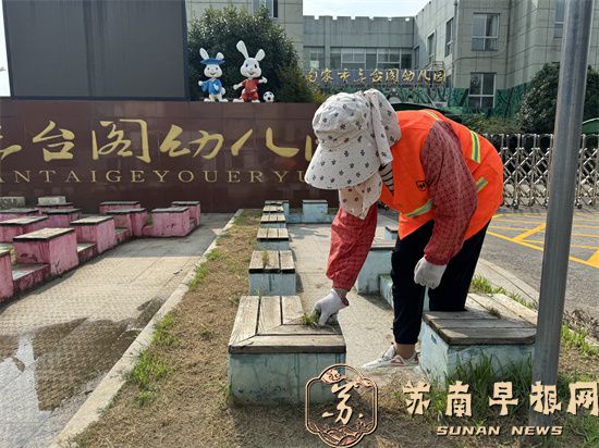 句容城管：护航新学期 环卫伴&ldquo;学&rdquo;行