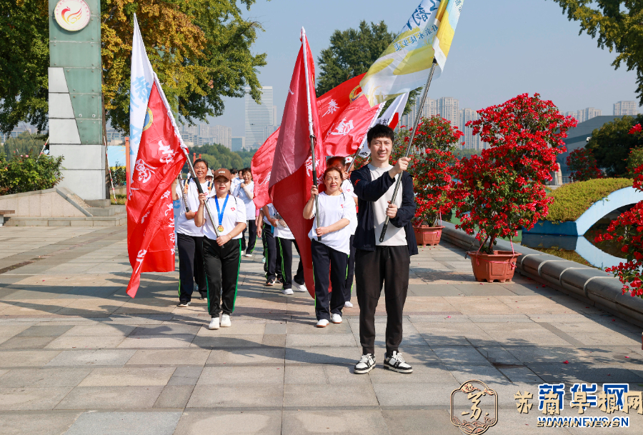 江苏泰州：运动健步庆重阳