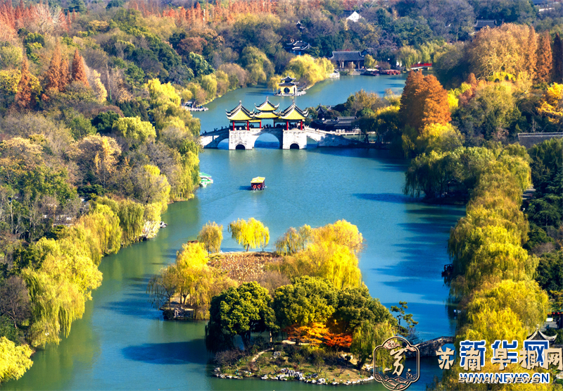 江苏扬州：冬日瘦西湖色彩斑斓