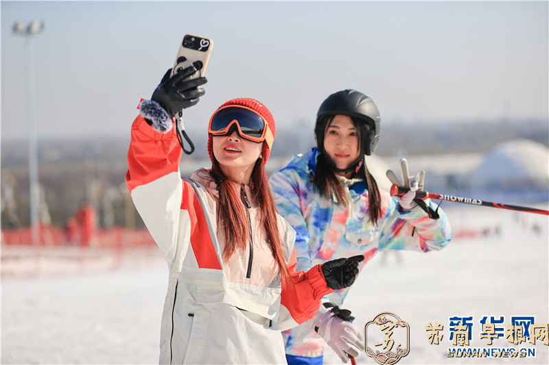 冰雪运动升温 市民乐享冬趣