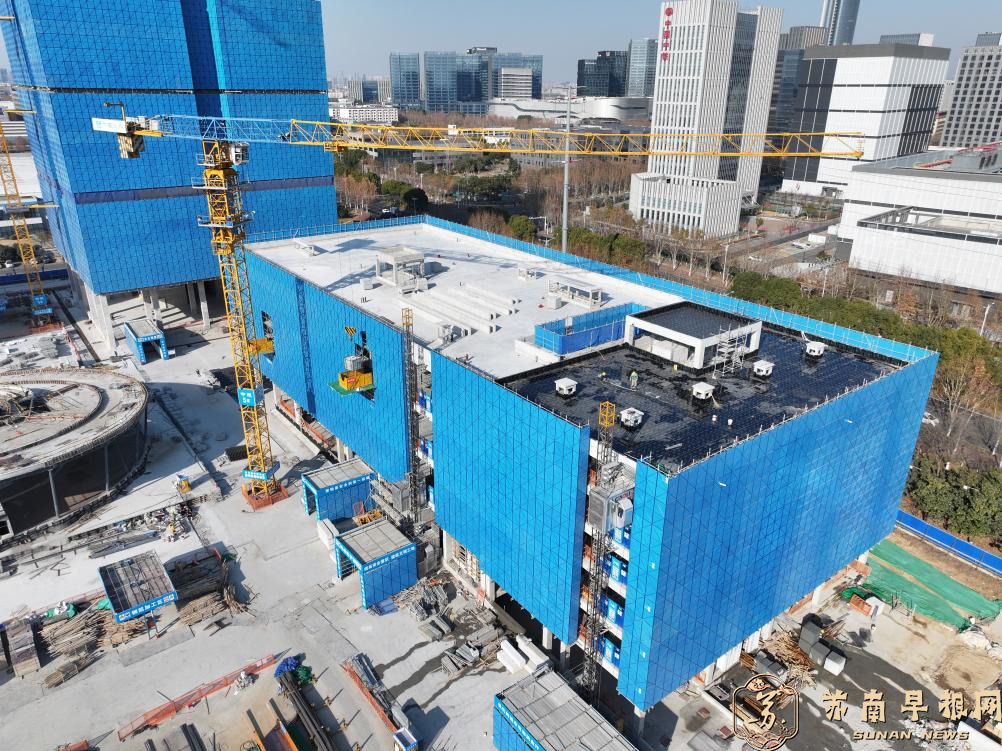 江苏南京：建设施工忙