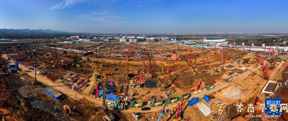 &ldquo;钢铁巨人&rdquo;舒长臂 南京北站施工忙