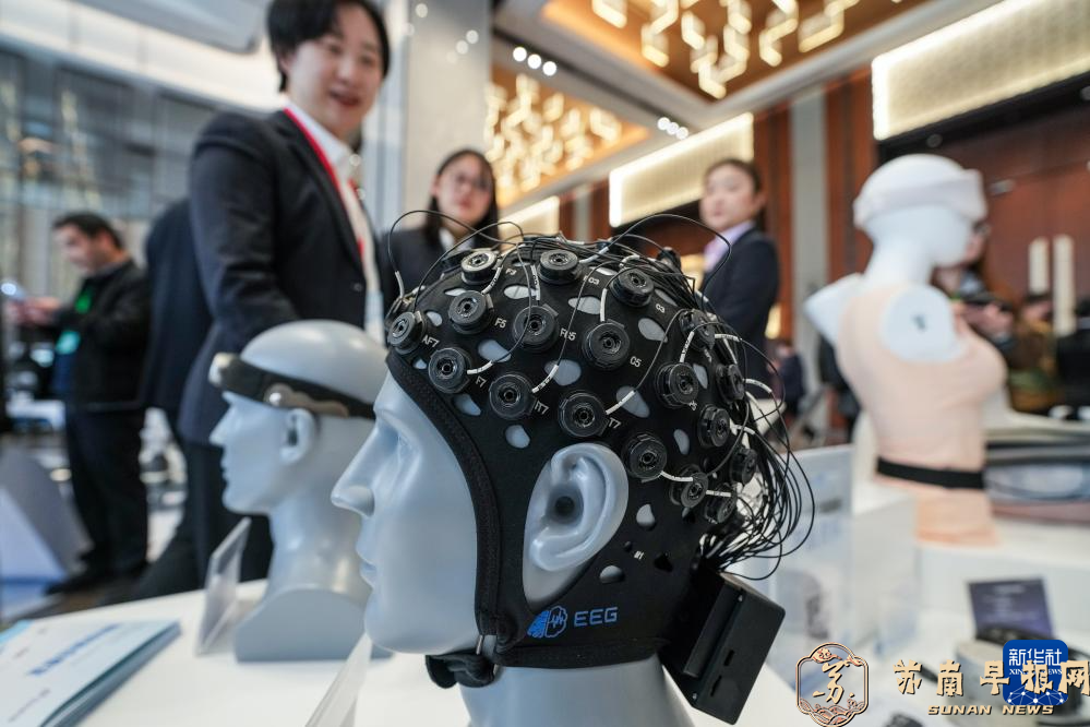 江苏苏州：人工智能装备显神通