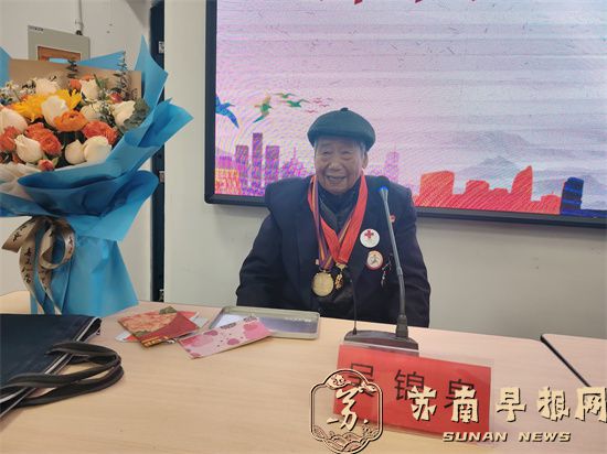 九旬"中国好人"走进校园传递慈善薪火