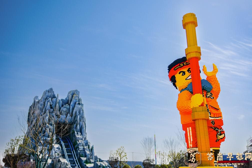 最大巨型乐高人仔&ldquo;搭搭&rdquo;已就位！上海乐高乐园冲刺今夏开园