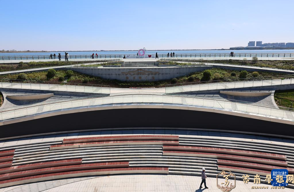 打卡上海滴水湖公交枢纽