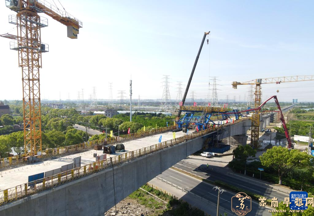 上海：箱梁架设大桥合龙 高铁建设推进正酣