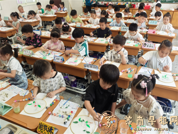 20250919非遗进校园 团扇绘美好656.png