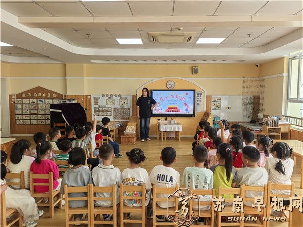 句容:童心向祖国 萌娃迎国庆