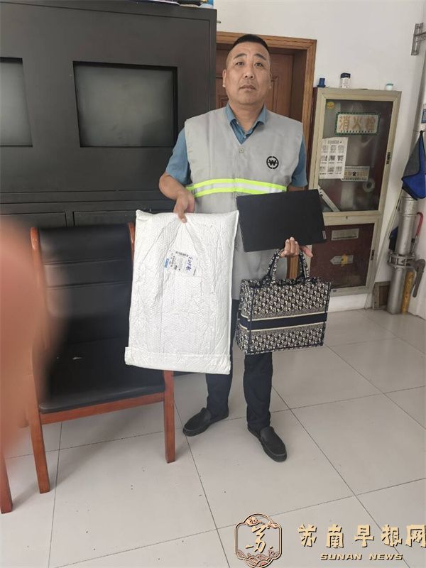 城管局洒水车司机物归原主获赞誉