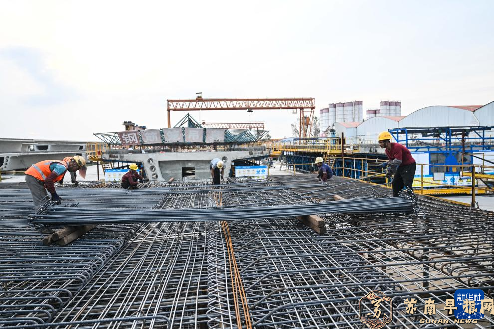 沪渝蓉高铁沪宁段箱梁预制忙