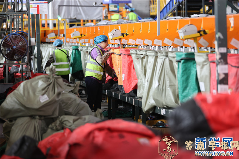 江苏连云港：&ldquo;双十一&rdquo;电商物流发货忙