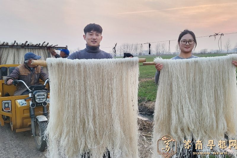 江苏灌云：冬日粉丝晾晒忙