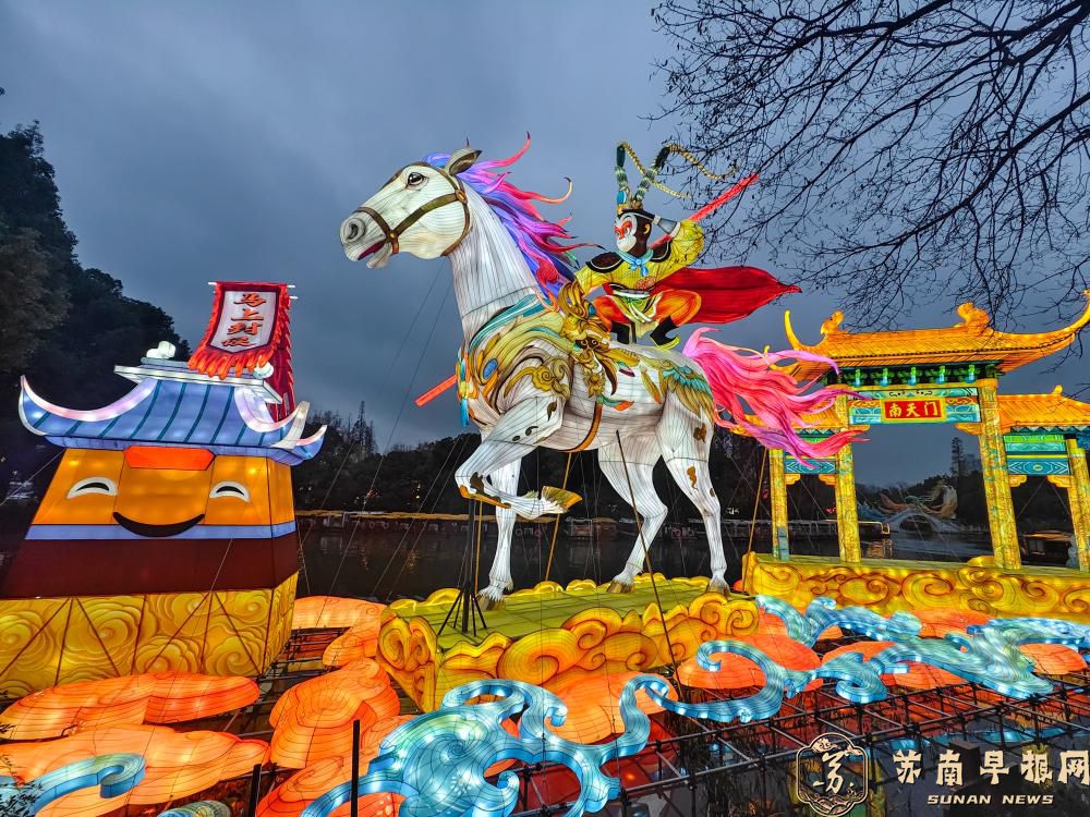 &ldquo;灯映华彩 夜泊秦淮&rdquo;白鹭洲公园精品灯彩艺术展区开启试灯