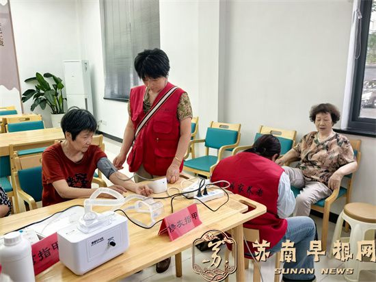 宜兴市周铁镇：鹞灯市集暖人心 便民服务惠邻里        
