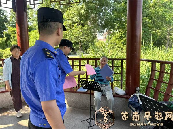 句容城管：暖心护航中高考静音护考助学子