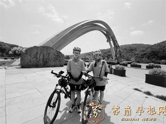 无锡妈妈带13岁儿子骑行26天到延安