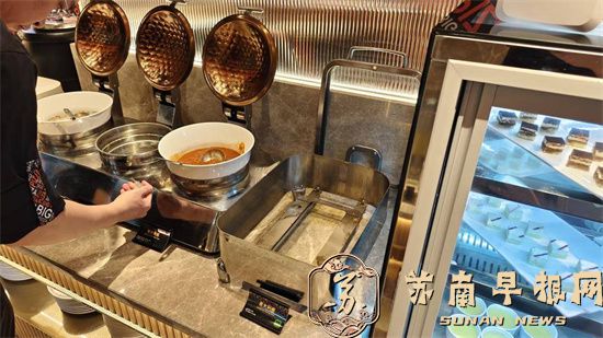 男子吃自助餐取餐时手遭电击 病历称不排除心肌损伤风险 商家：系静电而非漏电，已支付医药费