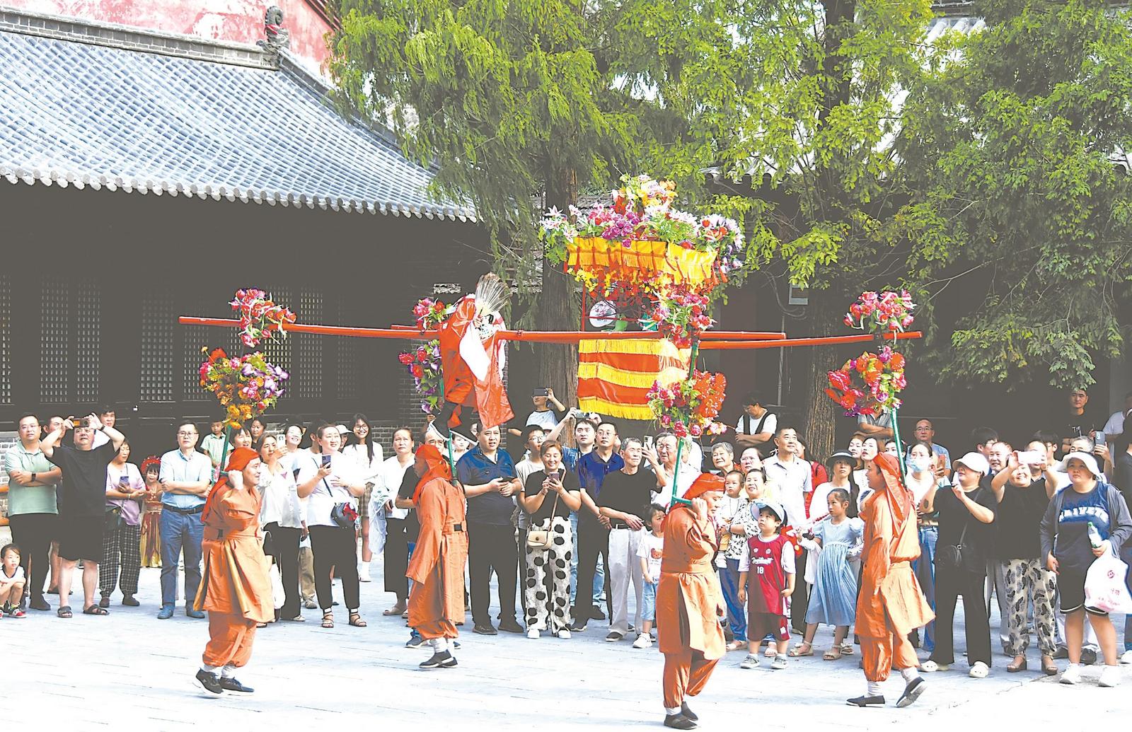 9月16日，淮南寿县举办赏非遗、游古城等丰富多彩的文化活动。沈道银 摄