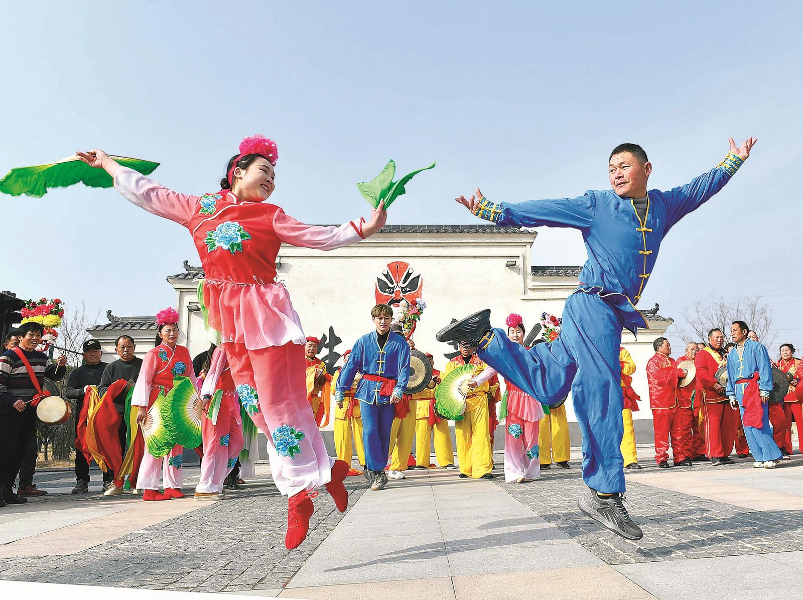 花鼓灯是播布于淮河流域的国家级非物质文化遗产，蚌埠市马城镇冯嘴子村是冯派花鼓灯的发源地。张建平 摄