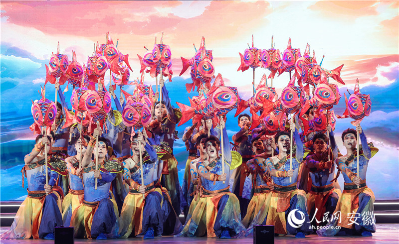 舞蹈《龙门跃》表演。人民网记者 张俊摄