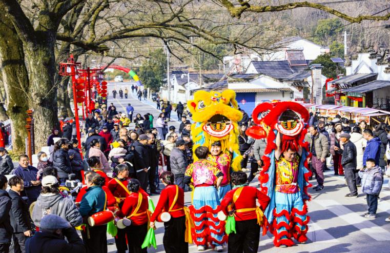 首届中分民俗文化节热闹非凡。