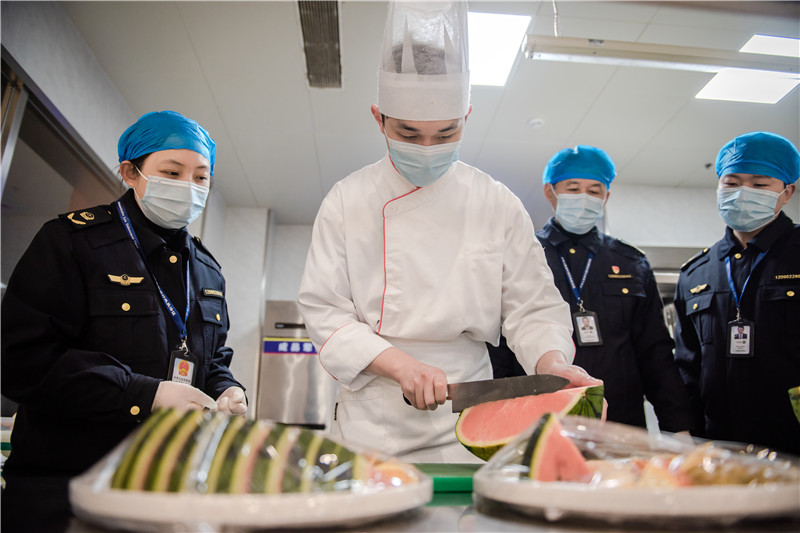 来安县市场监督管理局开展“年夜饭”专项检查行动。