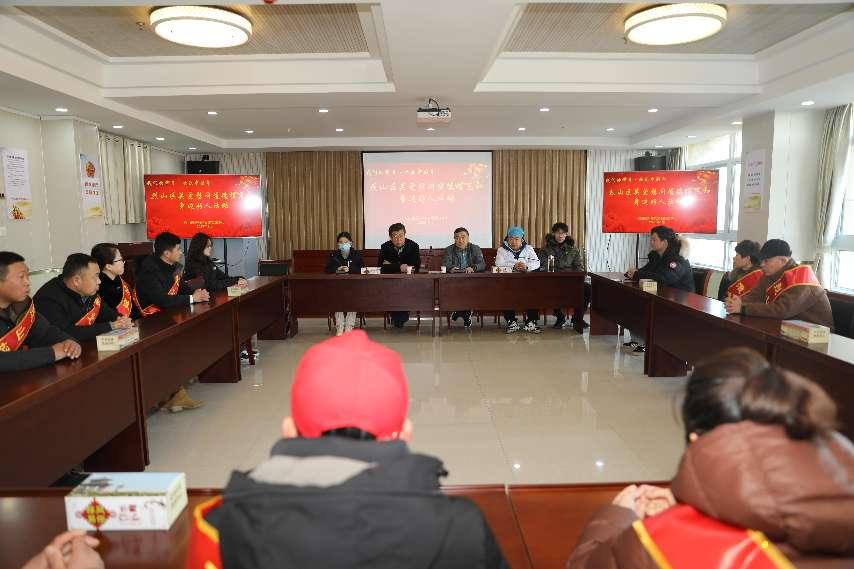 道德模范和“身边好人”座谈会。杜磊摄