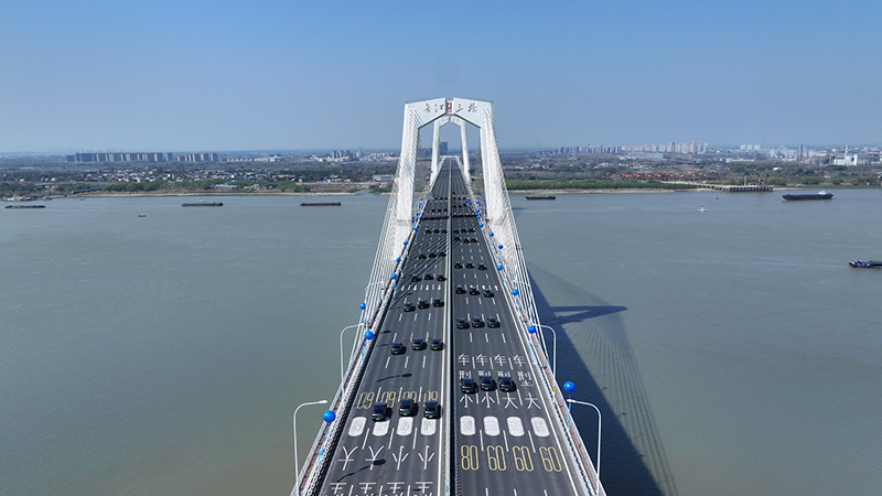 浩浩荡荡过大江。刘俊才摄