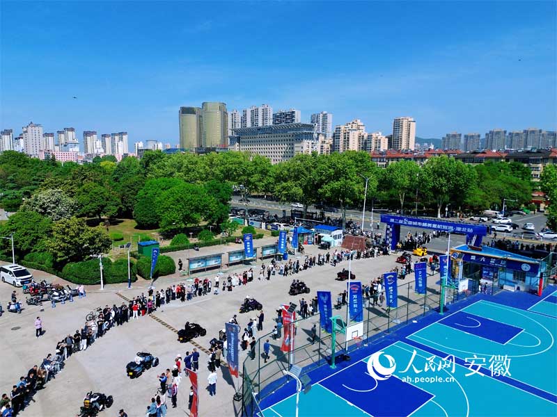 发车仪式现场。 人民网记者 王晓飞摄